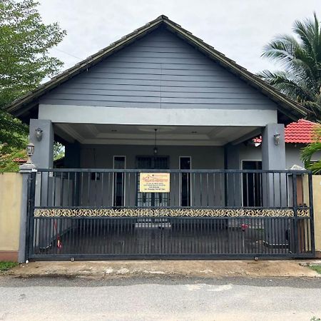 Relaxs Homestay Kota Bharu Extérieur photo